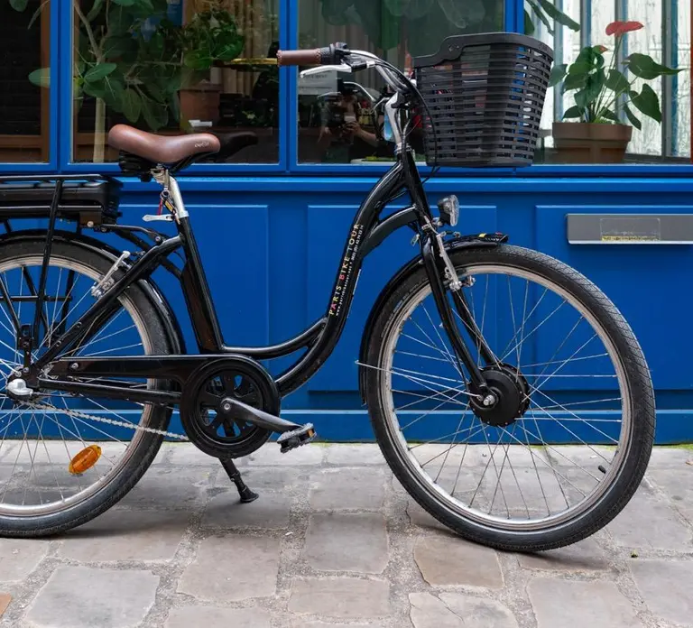 Paris : E-bike rental in Le Marais (City Center)