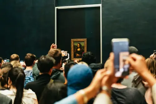 Paris: Priority Access Louvre with Host -Direct to Mona Lisa gallery