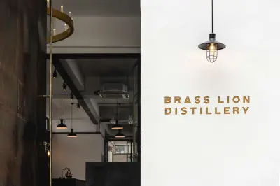 Brass Lion Gin School - Photo 4