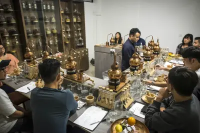 Brass Lion Gin School - Photo 3
