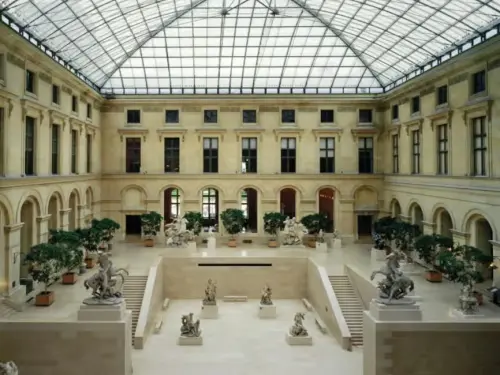 Paris: Priority Access Louvre with Host -Direct to Mona Lisa gallery