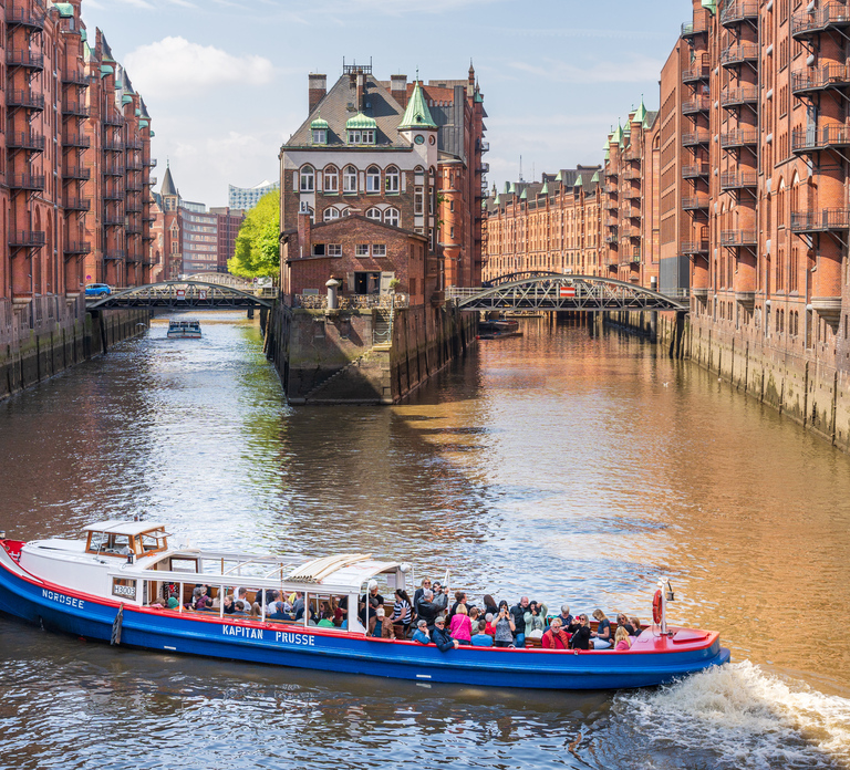 Hamburg: Grand Harbor Tour by Traditional Barge