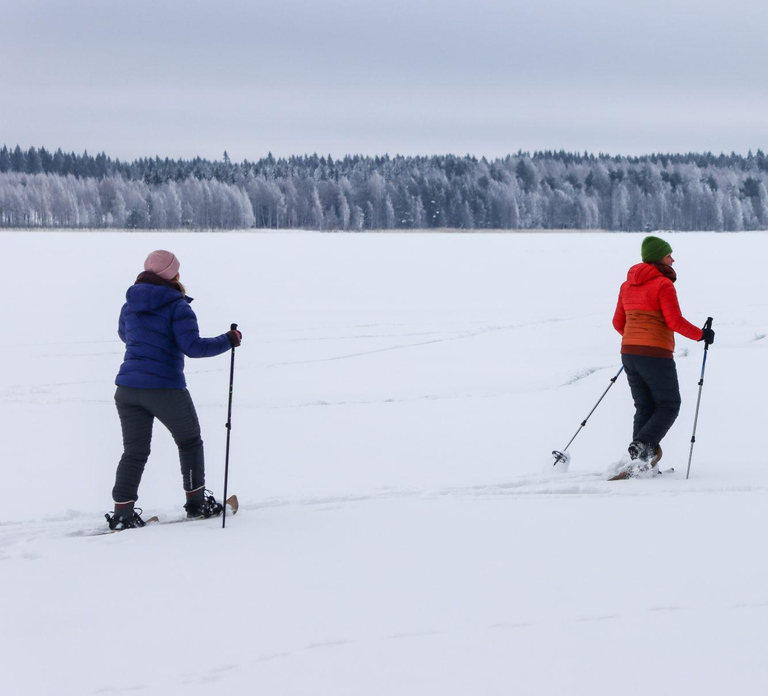Jyvaskyla: Snowshoeing Tour with Campfire Snack