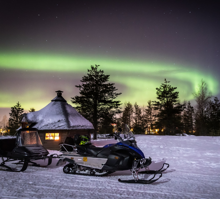 Rovaniemi: Aurora Borealis Snowmobile Safari with Campfire