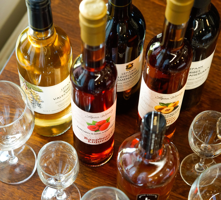 Helsinki: Private Visit to Finnish Berry Winery with Tasting