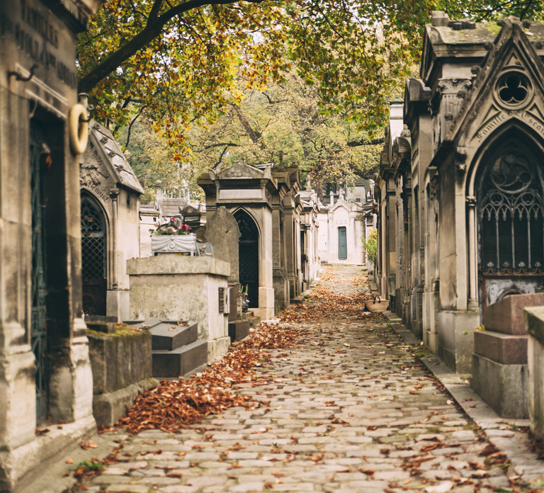 Paris: Famous Graves of Pere Lachaise Cemetery Guided Tour