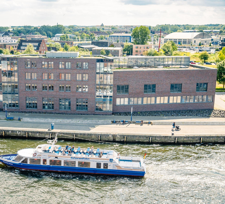 Wismar: Harbor Cruise with Sea Animal Fishing and Guide