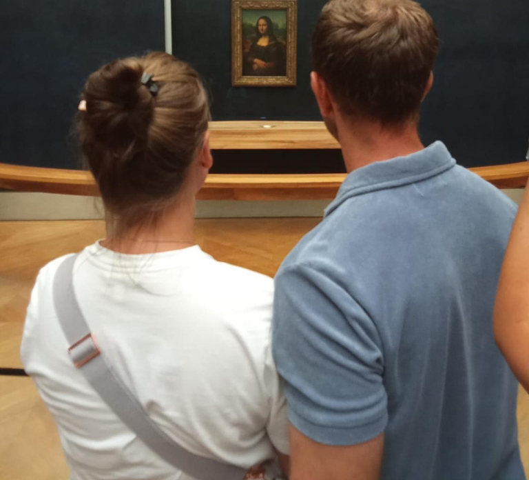 Paris: Louvre Museum and Mona Lisa Evening Private Tour