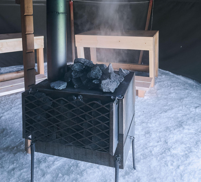 Oulu: Frozen Sea Tent Sauna & Ice Swimming
