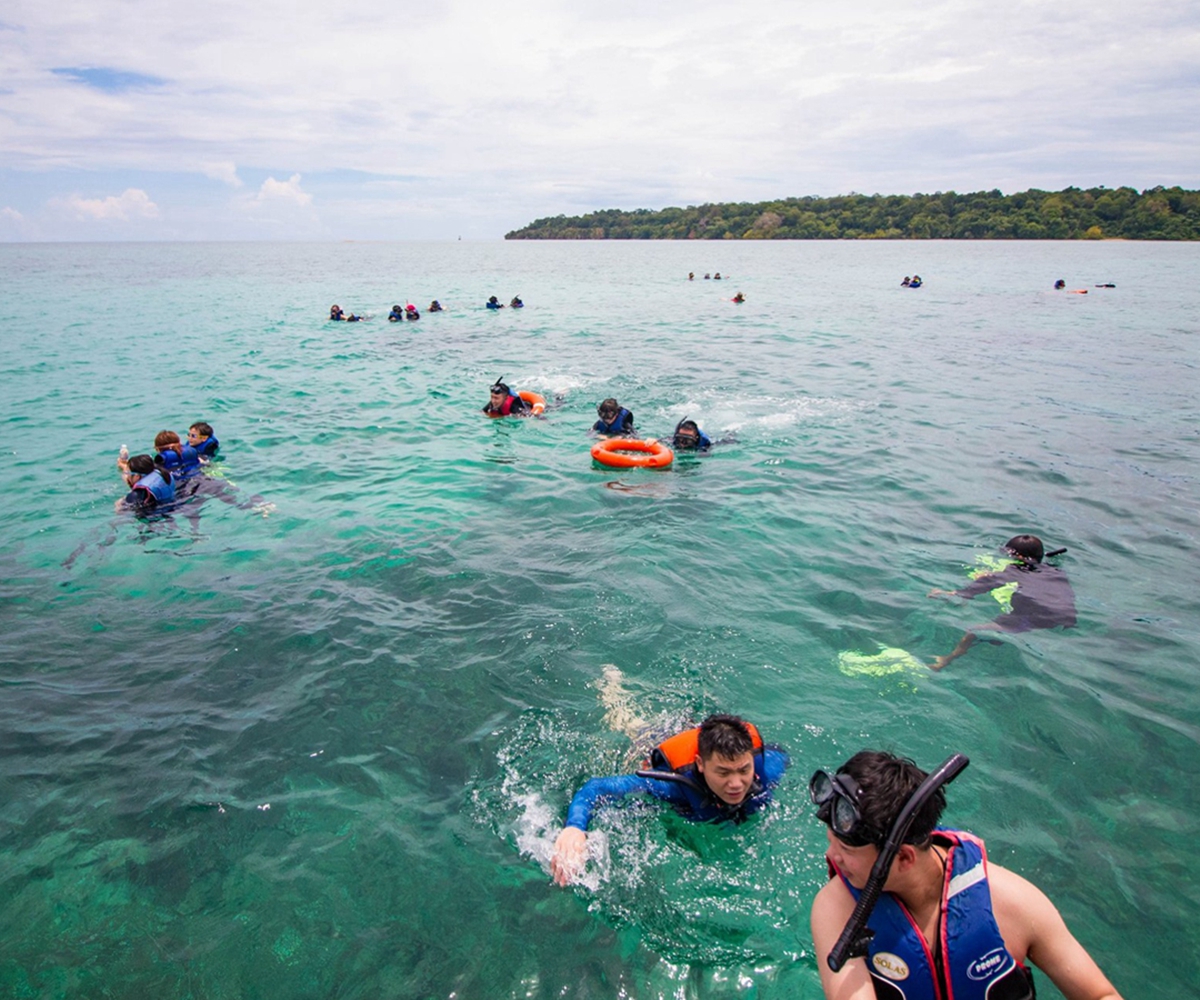 Survivor Island Jungle Trek & Snorkeling 1 Day Tour - HolidaySG