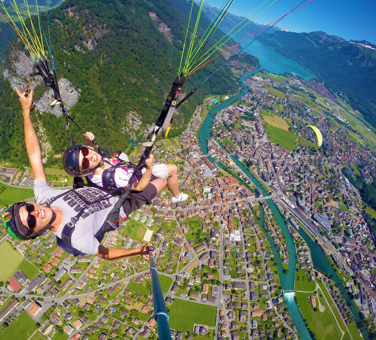 Zurich: Day trip to Interlaken incl. tandem paragliding