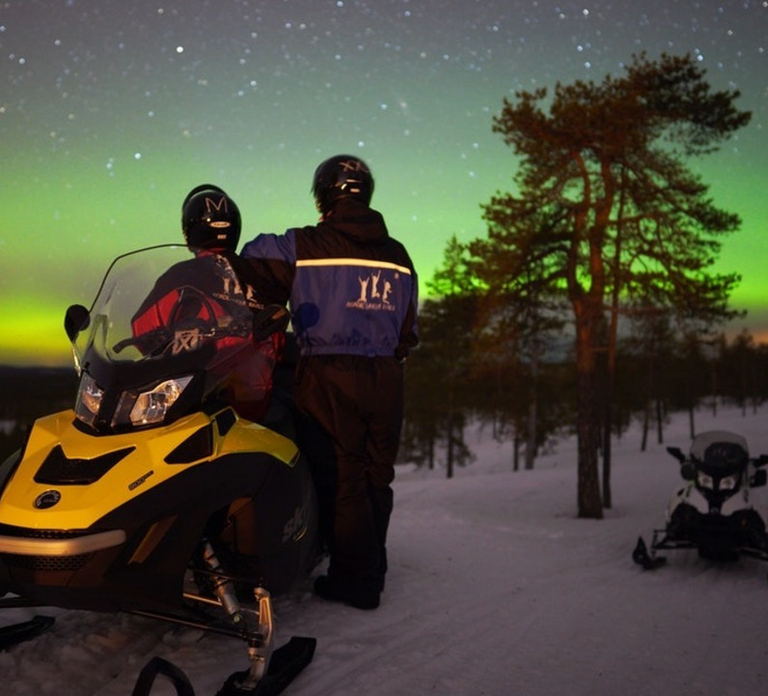 Rovaniemi: Northern Lights Snowmobile Hunt
