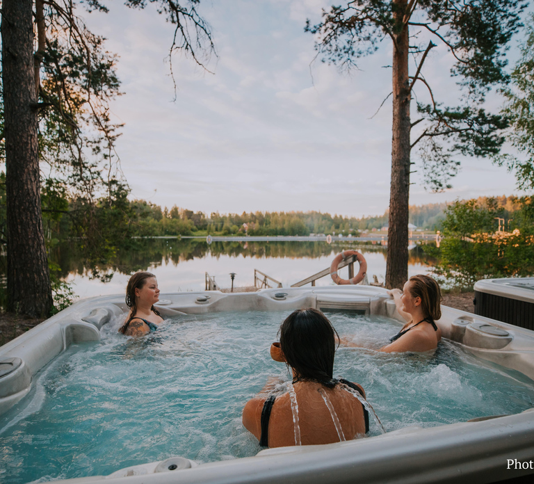 Jyvaskyla: Finnish Smoke Sauna Experience with Jacuzzis