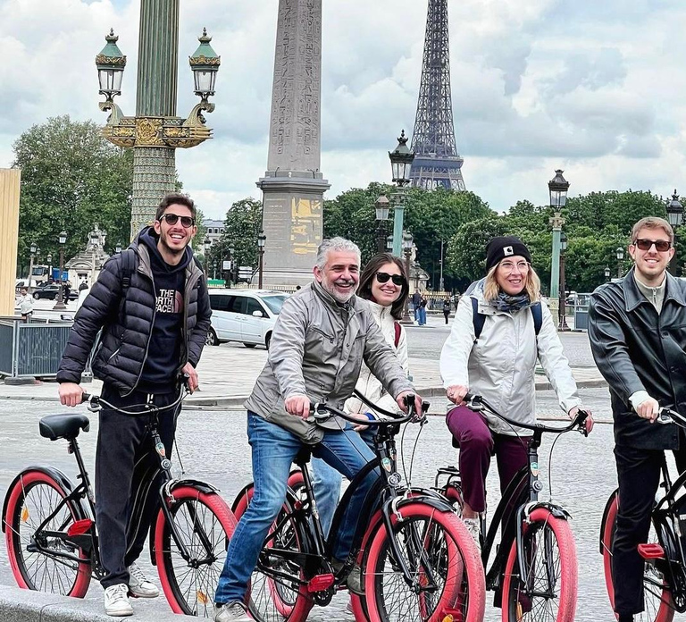 Paris: Guided City Highlights Bike Tour