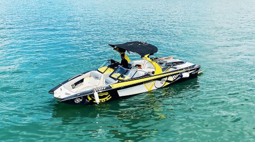 [Hong Kong Yacht Charter] Wake Surfing at Repulse Bay "Surfer's Paradise" - Rentals Starting from 2 hrs Transport Passes