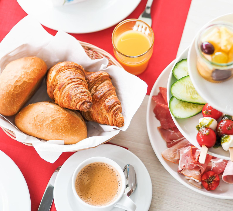 Heidelberg: Breakfast boat cruise
