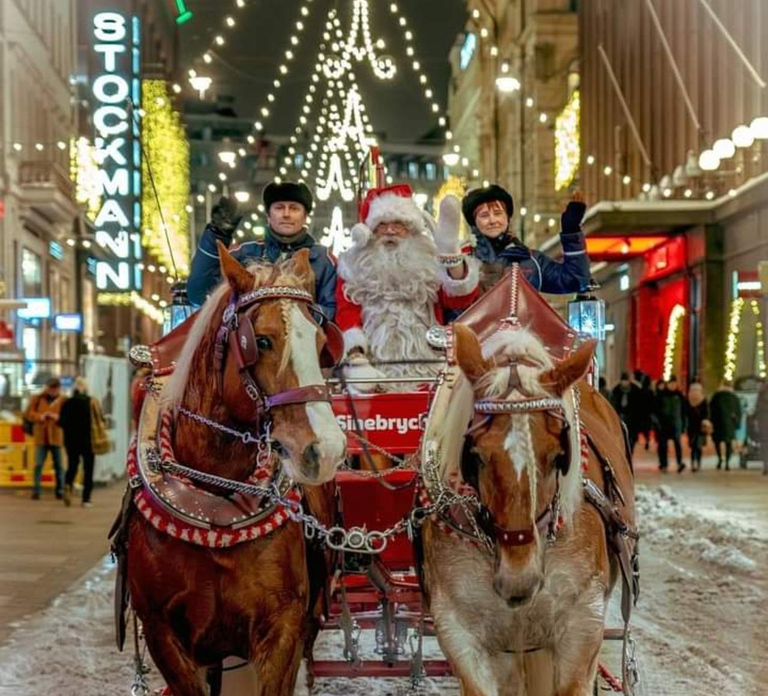Helsinki: Christmas Walking Tour with Market Visit