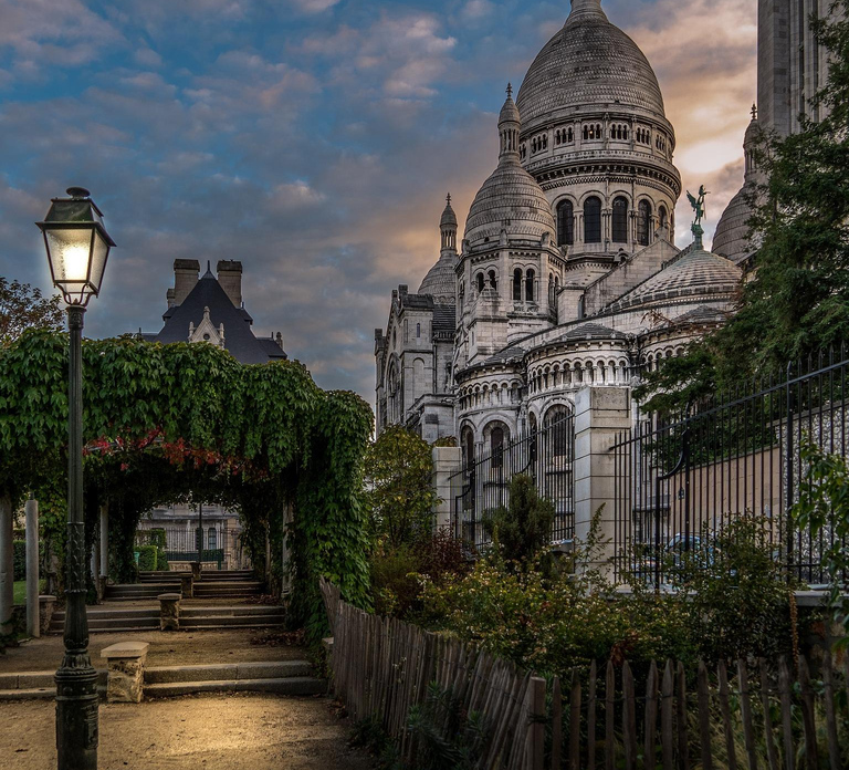 Paris: Montmartre Highlights Walking Tour with a Local Guide
