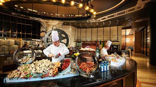 Studio City Spotlight Buffet (Optional Ferris Wheel/Water Park Combo Ticket) [Official Ticket]