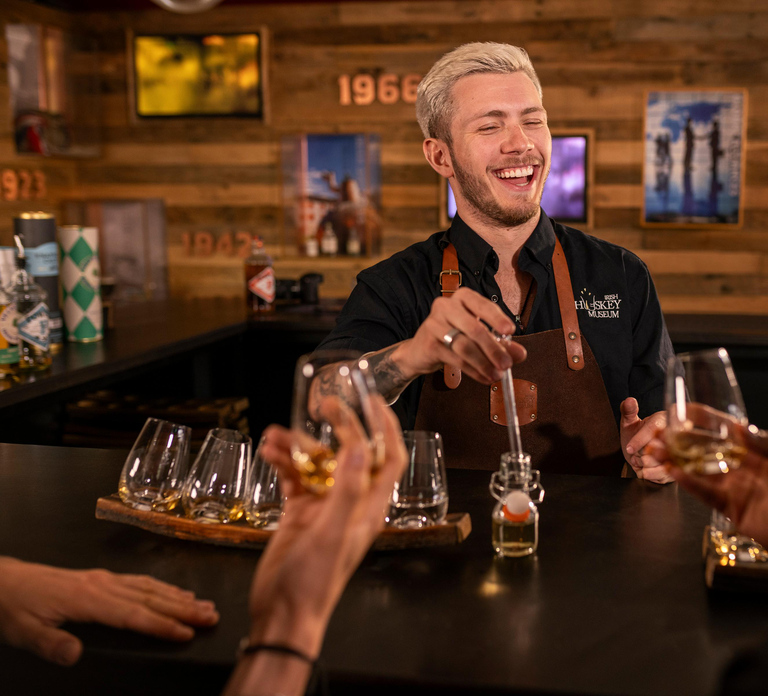 Dublin: Irish Whiskey Museum Blending Tour with Tastings