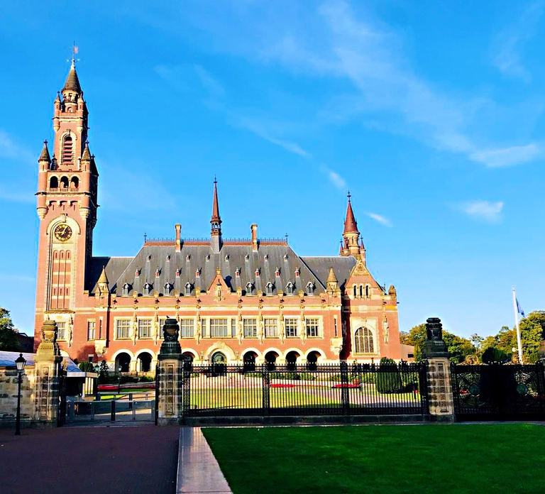 From Amsterdam: Day Tour to Rotterdam, Delft and The Hague