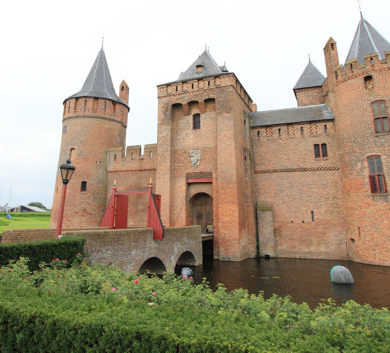 From Amsterdam: visit Zaanse Schans, Muiderslot and more!