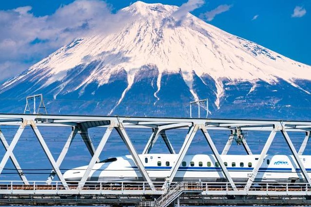 Mt. Fuji I Line: A one-day tour of the Mt. Fuji-Hakone Shinkansen bullet train.