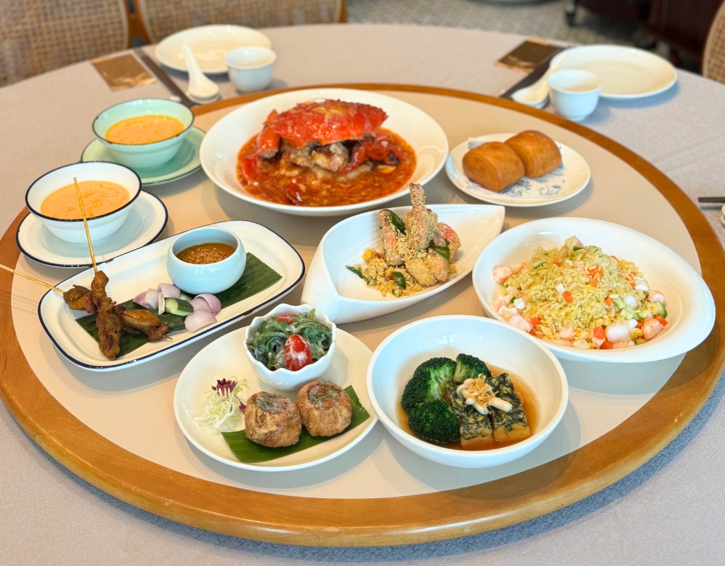 The Singapore Chilli Crab and Seafood Experience by the Bay