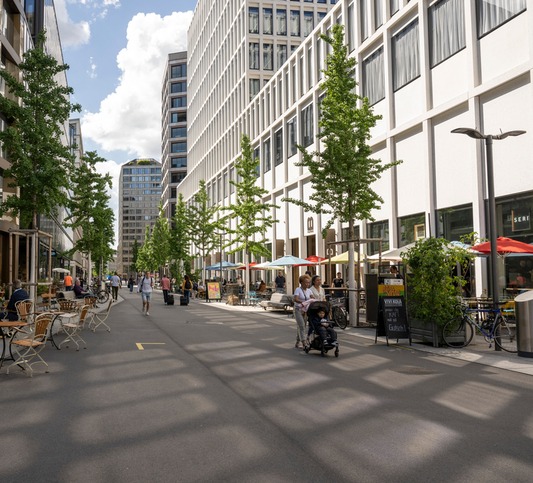 Zurich: City Walking Tour Made in Zurich
