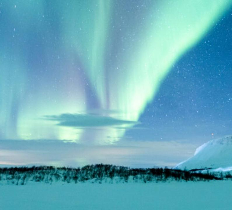 Kilpisjärvi: Northern Lights Snowmobile Tour with Photos