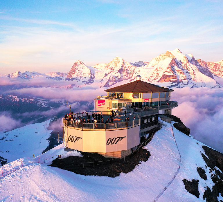 Zurich: Day trip to Schilthorn, Thrill Walk, and Bond World