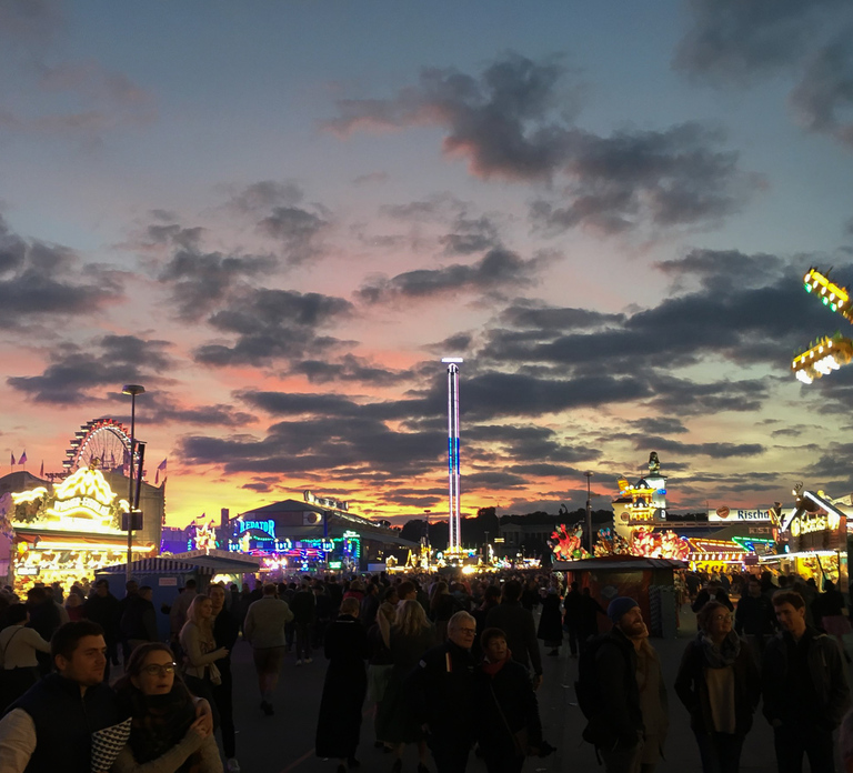 München: Oktoberfest Experience and Lunch in Tent