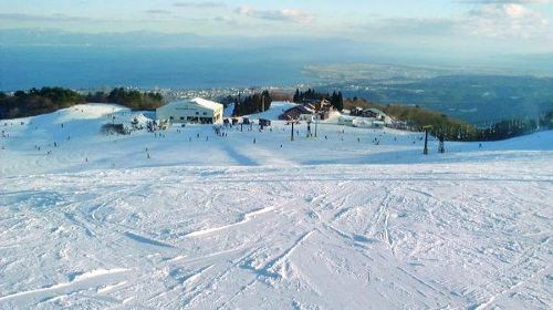 1-day Ski Tour at Hakodateyama, Shiga Prefecture, Japan (Includes Admission Ticket + Cable Car Fee + Snowboard + Ski Suit)