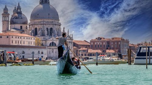 Romantic Gondola Ride on the Grand Canal in Venice, Italy [Multilingual Audio Guide in English/Chinese/Japanese and More] Transport Passes