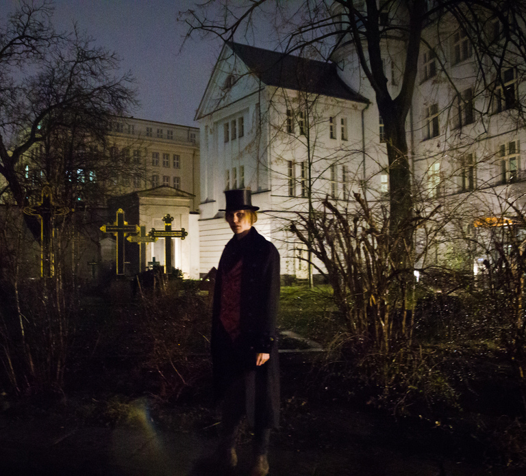 Berlin: Haunted Guided Tour in German