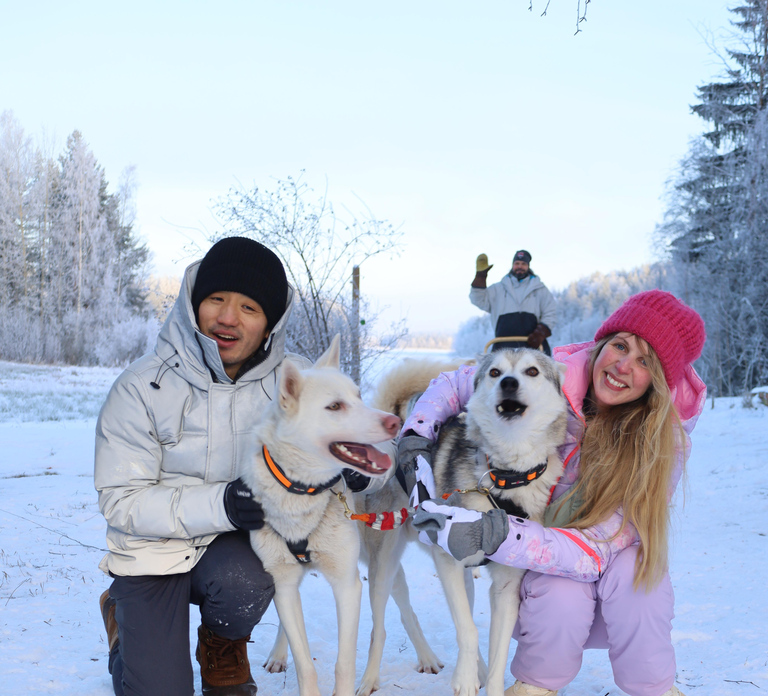 Lappeenranta: Husky Farm Visit and Sleigh Ride and Tiipii
