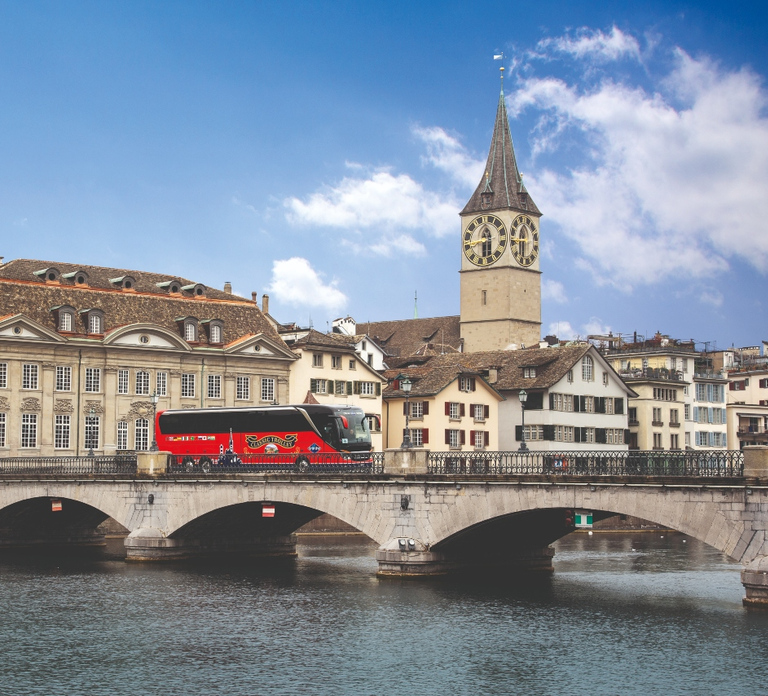 Zurich: City Top Attractions Tour by Bus with Audio Guide