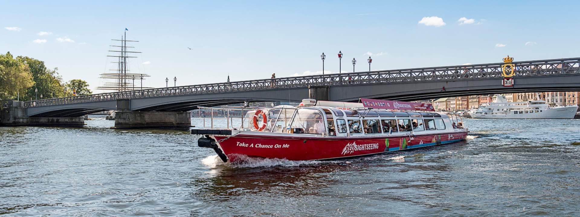 The Royal Bridges and Canal Cruise Tour in Stockholm