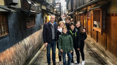 Kyoto: Meet the Geisha Maiko with Gion Walking Tour