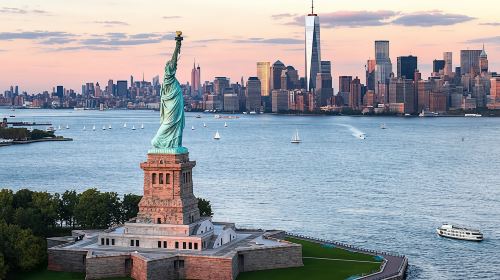 New York City landmarks sightseeing cruise with tour guide