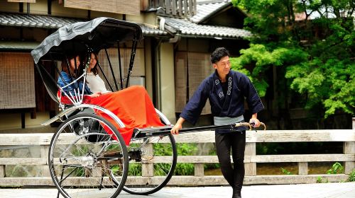 Kyoto: Private Rickshaw Tour of Gion and Higashiyama Area