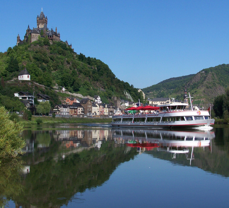 Cochem, Moselle: Boat – Beilstein, meal, wine and liqueur tasting