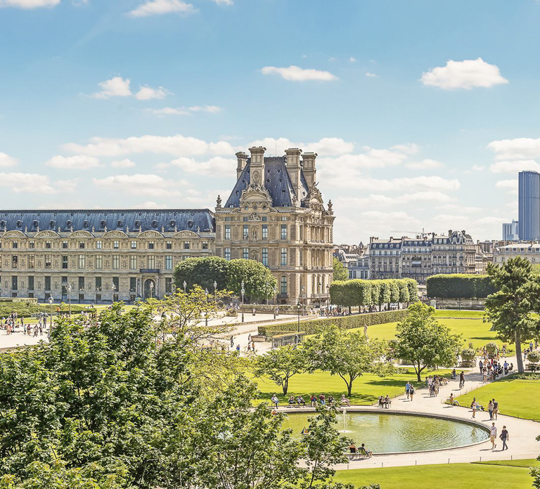 Paris: Louvre Private Family Tour for Kids + Reserved Entry