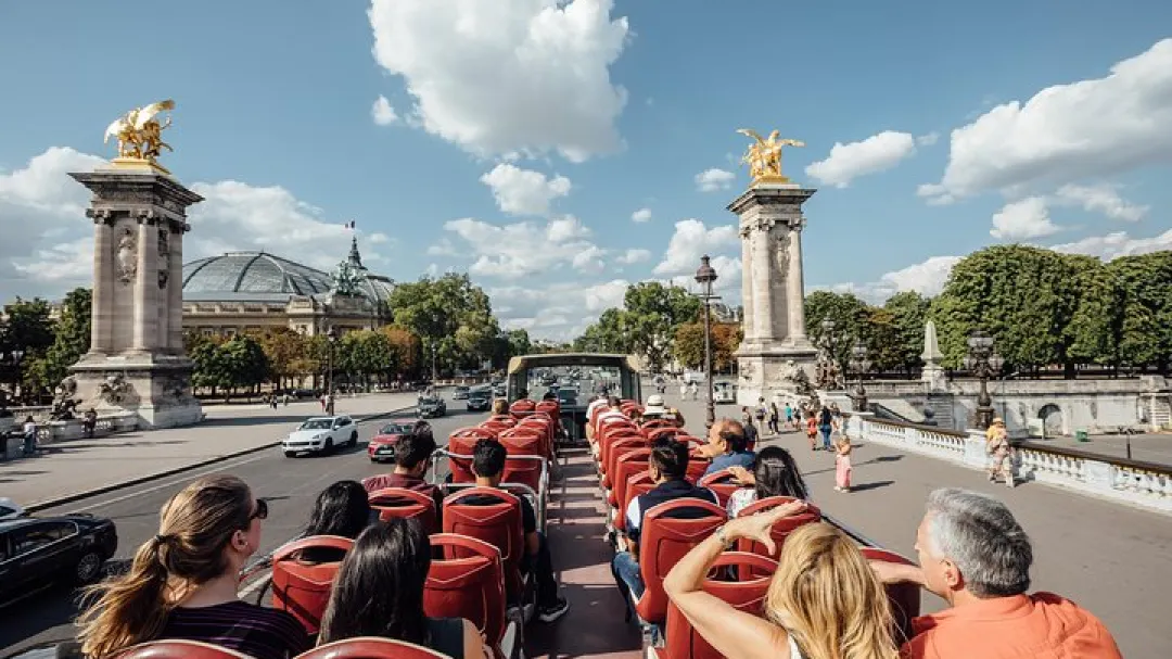 Big Bus Paris: Hop-on Hop-off Tour + Seine River Cruise - HolidaySG