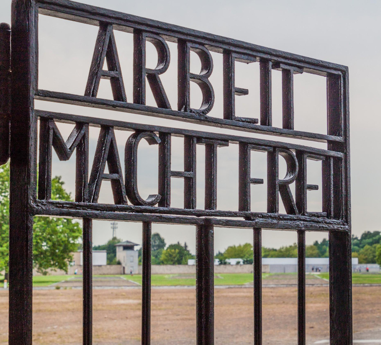 Berlin: Bus Tour to Sachsenhausen, East Side Gallery, & Berlin Story Bunker