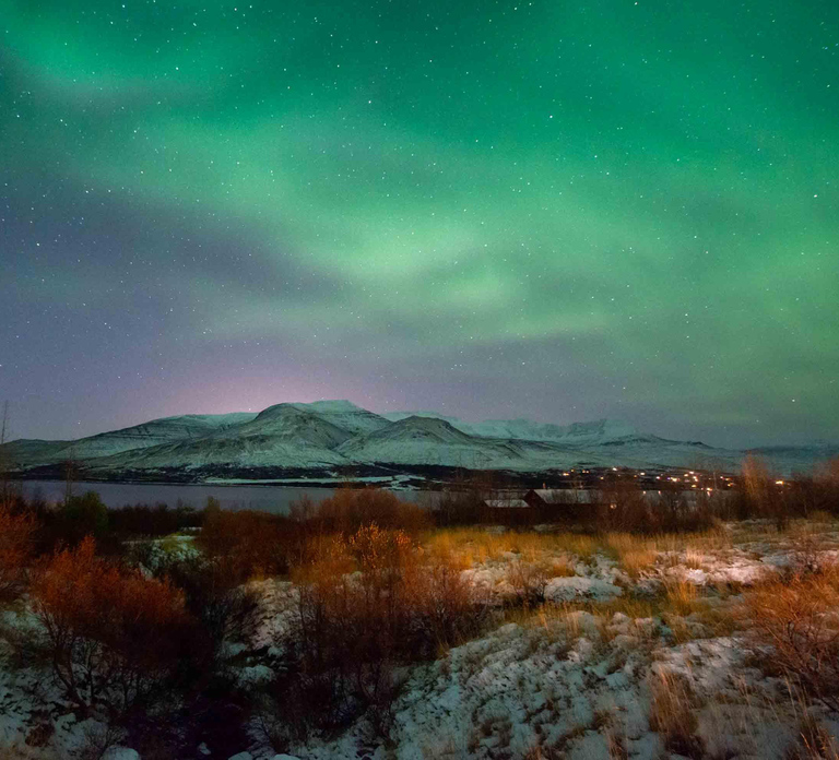 Iceland: Private Northern Lights Tour with Champagne