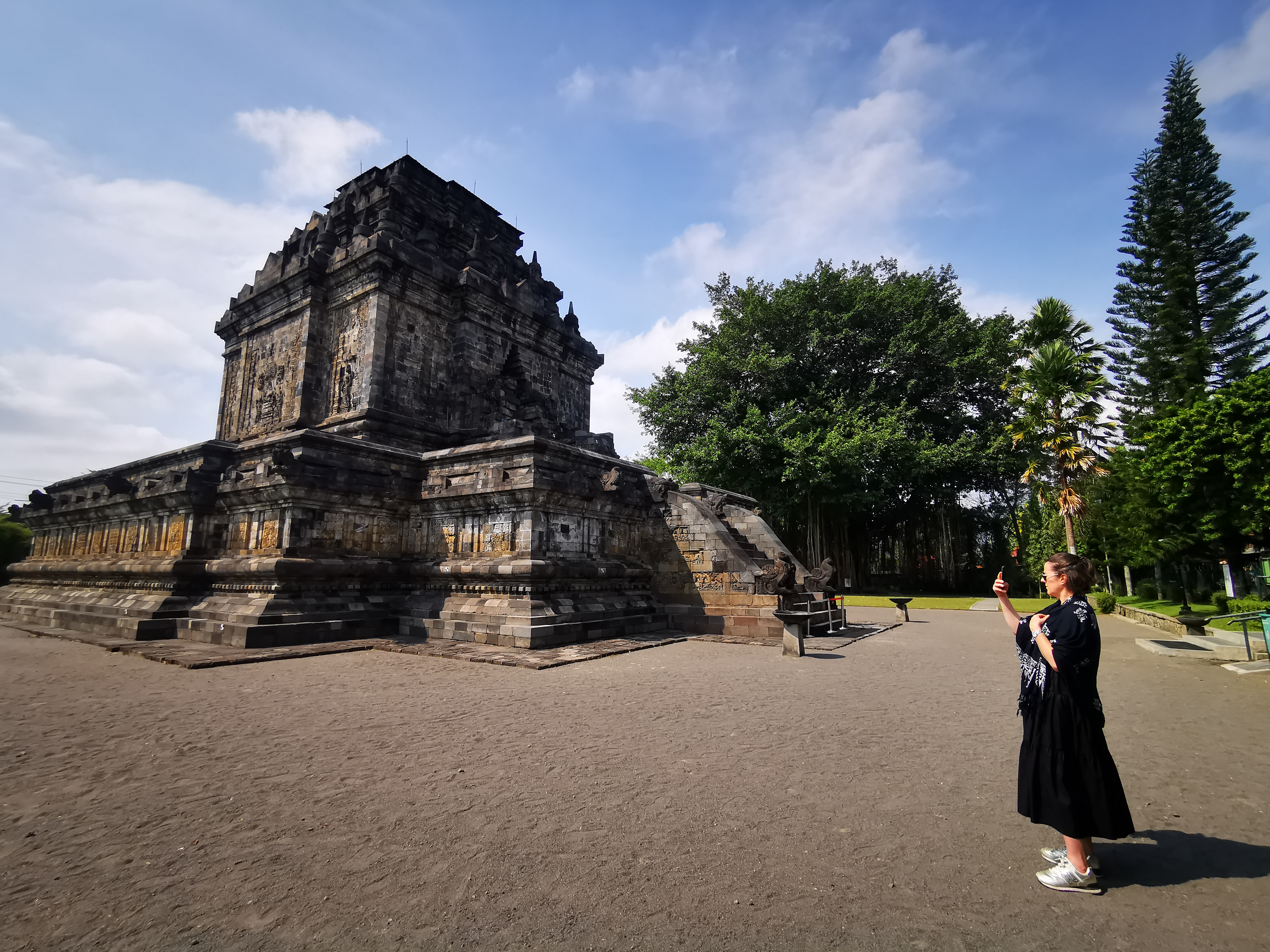 One Day Temple Trip (Borobudur + Mendut + Prambanan) - HolidaySG