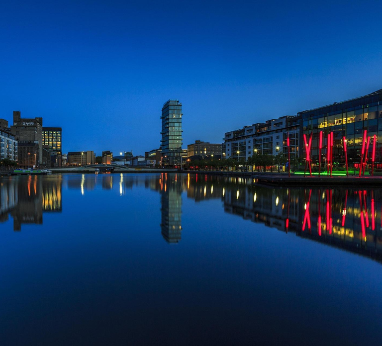 Dublin by Night: Illuminated Tour with Pub Stops