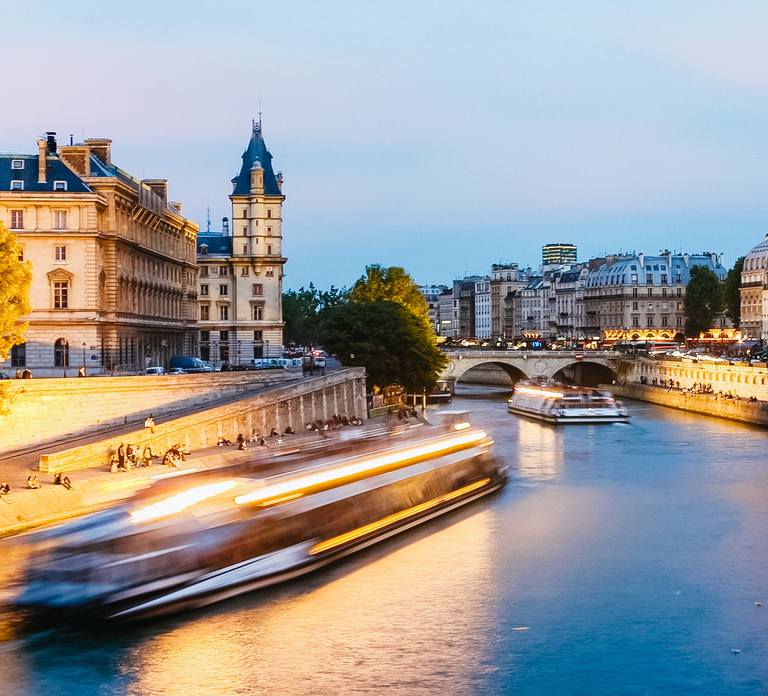 Paris: Night River Cruise On The Seine With Waffle Tasting