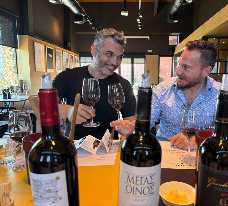 Athens: Night Walking Tour and Wine Tasting